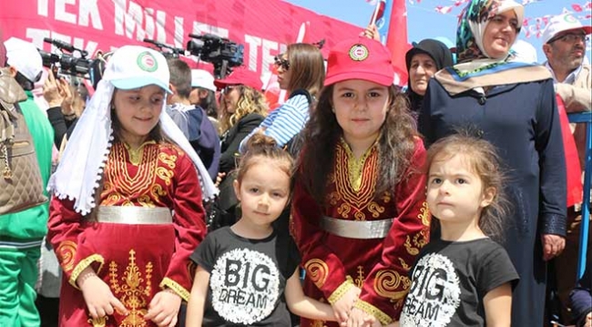 '1 Mayıs Emek ve Dayanışma Günü' nedeniyle meydanlar doldu