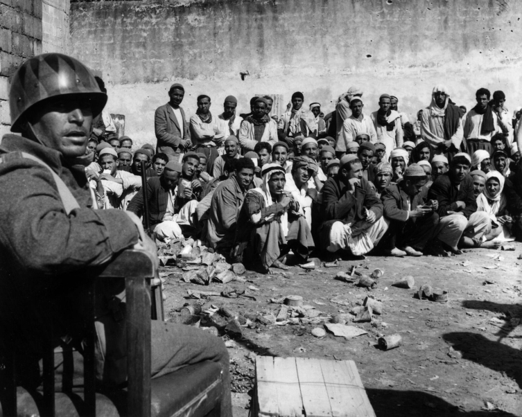 srail birlikleri Kasım 1956'da Mısır topraklarını işgal etti ve Gazze Şeridi'nin komutasını ele geçirdi. FOTOĞRAF: Charles Hewitt, Hulton Arşivi/Getty Images