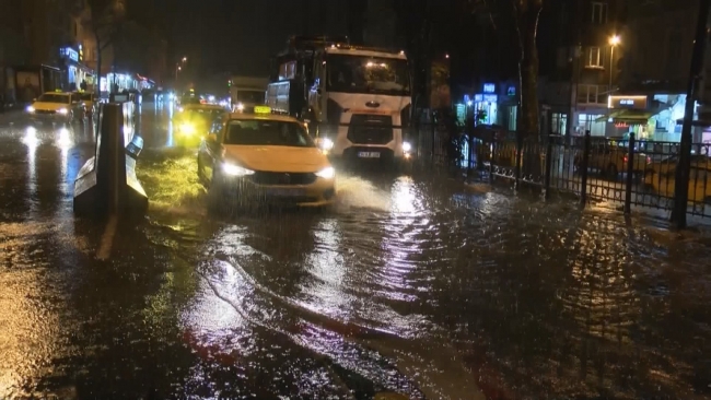 İstanbul'da yağış trafiği olumsuz etkiledi