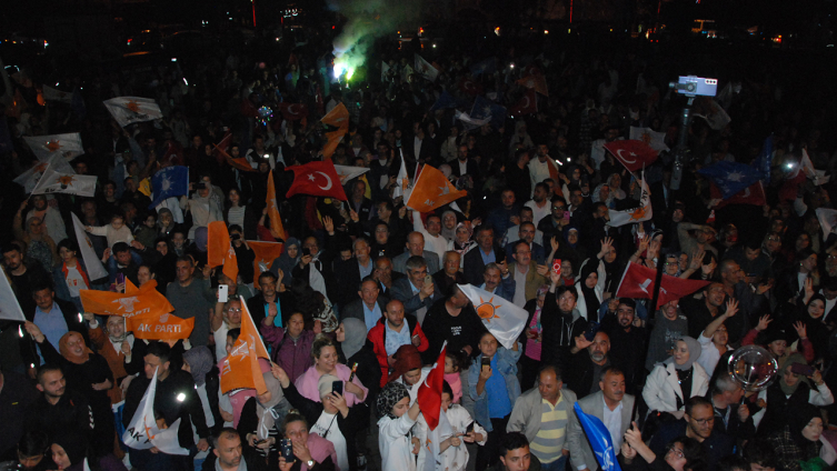 Bartın’da Cumhur İttifakı seçmenleri kutlama yaptı