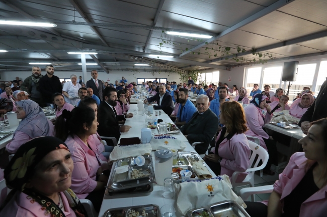 Binali Yıldırım döner kesti, kestane dağıttı, minibüs kullandı