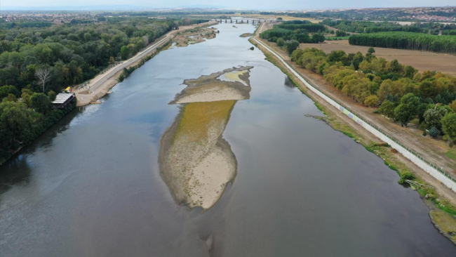 Fotoğraf: AA (Meriç Nehri'nde kum adacıkları oluşmuştu)