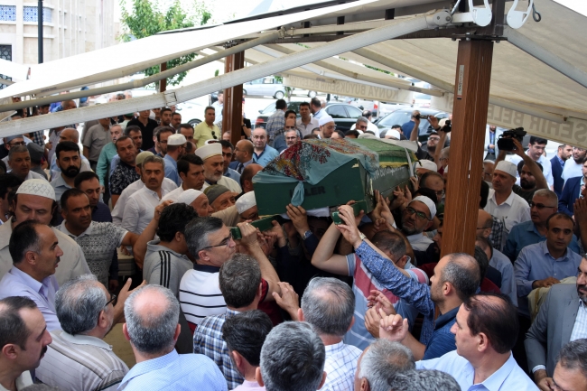 Müftü, kızının cenaze namazını gözyaşları içinde kıldırdı