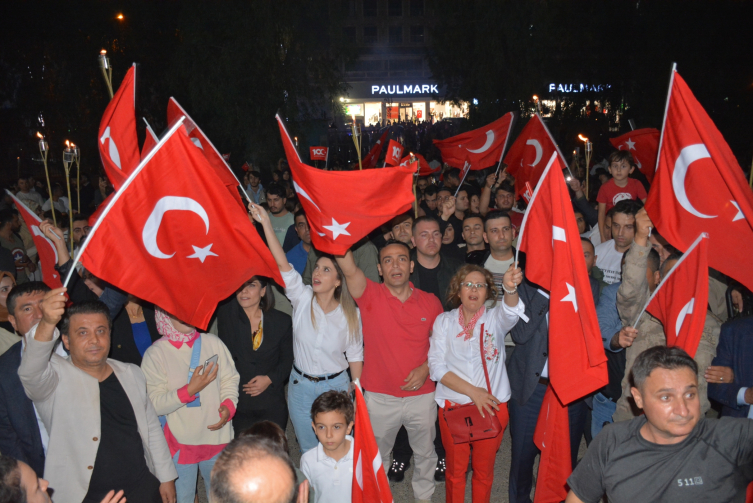 Cumhuriyet’in 100’üncü yılına fener alaylı kutlama