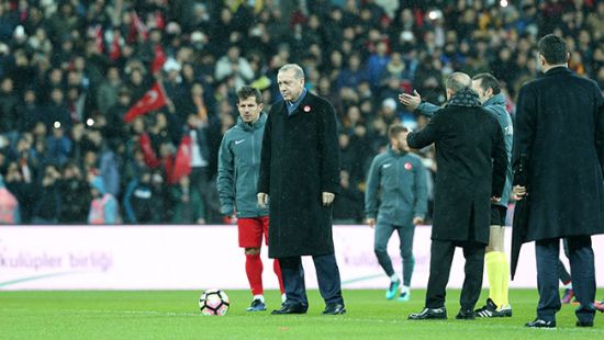 Futbolun yıldızları 'teröre karşı' tek yürek oldu