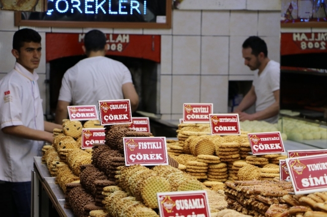 Maraş'ın geleneksel Ramazan çörekleri tezgahlarda yerini aldı