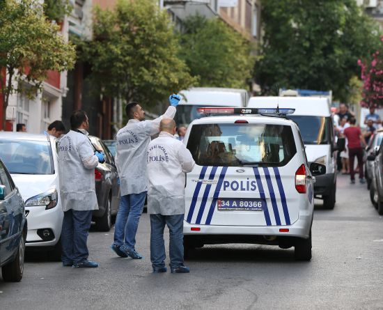 İstanbul'da polis aracına saldırı