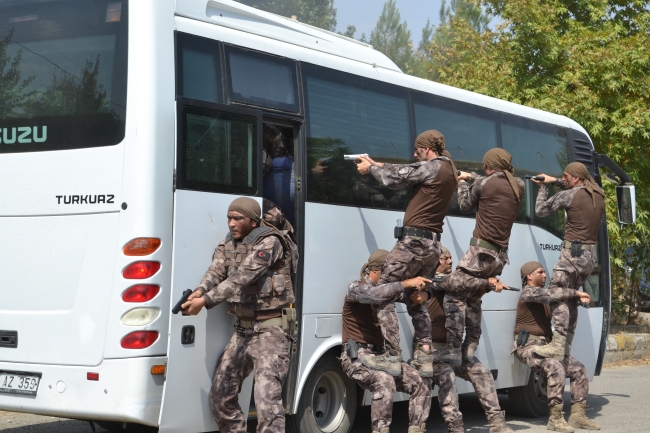 Siirt'te özel harekat polislerinden tatbikat