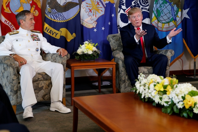 Trump Hawaii'de Pearl Harbor'ı ziyaret etti