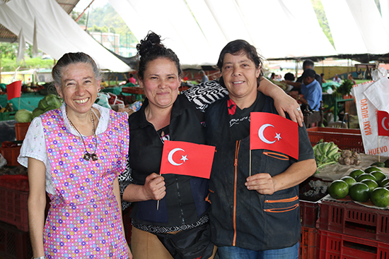 TİKA'dan Kolombiyalı esnafa ekipman desteği