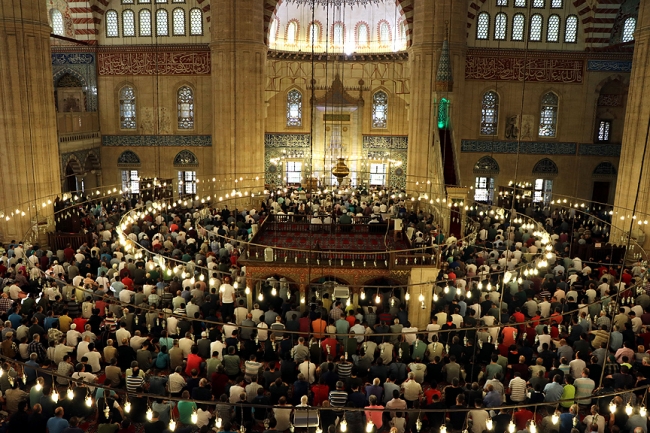 Ramazan Bayramı tüm yurtta coşkuyla kutlanıyor