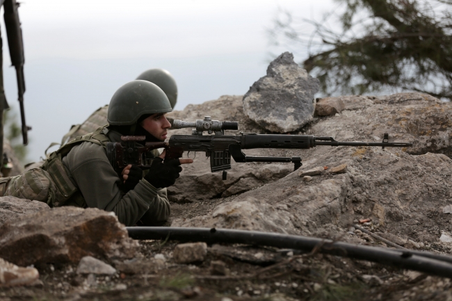 TRT Haber üç koldan kuşatılan Afrin'de