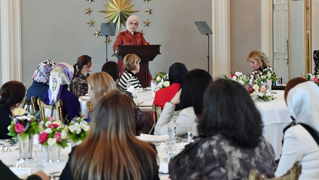 Emine Erdoğan özel harekat personelinin eşleri ile yemekte buluştu