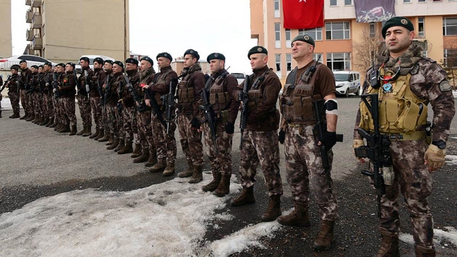 Özel harekat polisleri dualarla Afrin'e uğurlandı