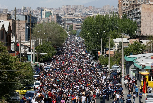 Ermenistan'da protestolar dinmiyor