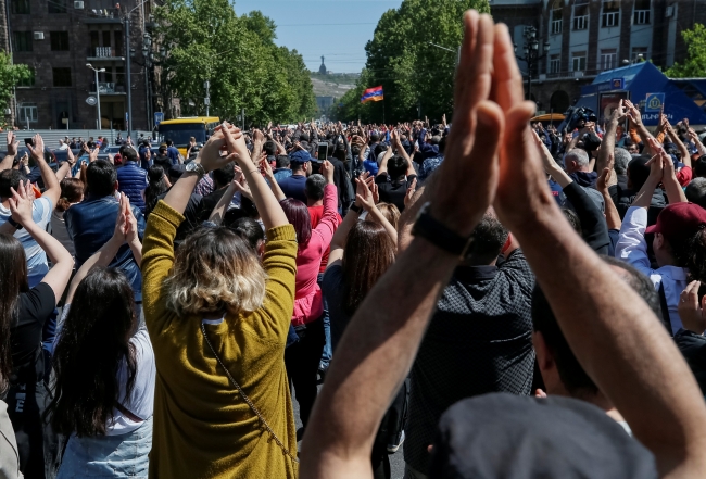 Ermenistan'da protestolar dinmiyor