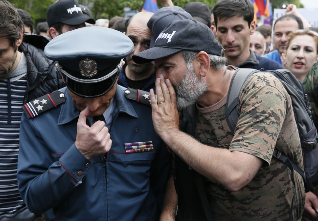 Ermenistan'da sular durulmuyor