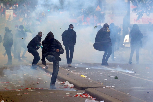 Fransa'da büyük gösteri ve grev dalgası kapıda