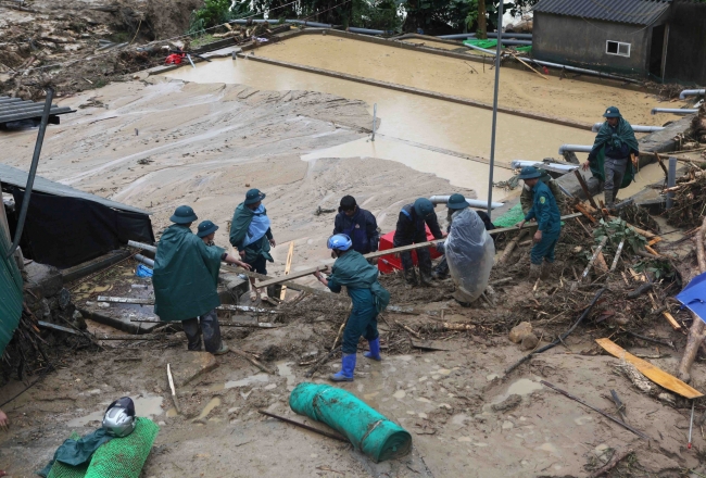 Vietnam'da 22 kişinin öldüğü sel ve heyelan 19,5 milyon dolar zarara yol açtı