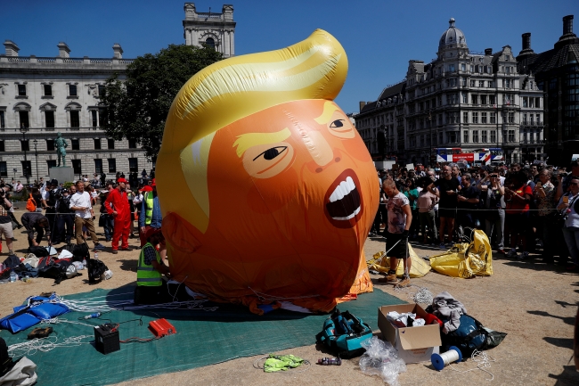 Trump'ın İngiltere ziyaretine protestolar damga vurdu