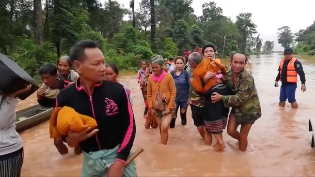 Laos'ta çöken barajda 24 kişi hayatını kaybetti