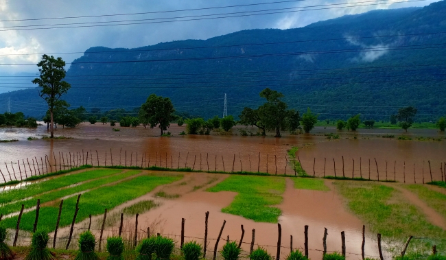 Laos'ta çöken barajda 24 kişi hayatını kaybetti