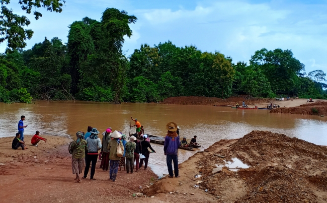 Laos'ta çöken barajda 24 kişi hayatını kaybetti