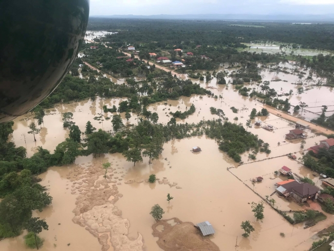 Laos'ta çöken barajda 24 kişi hayatını kaybetti