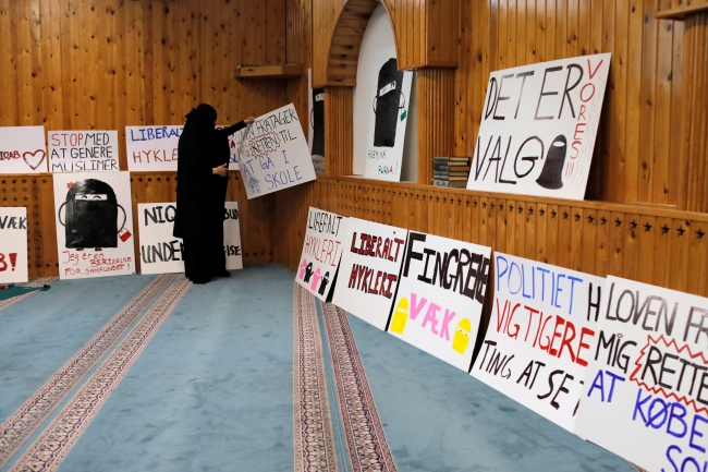 Danimarka'da burka ve peçe yasağı protestoları başlıyor