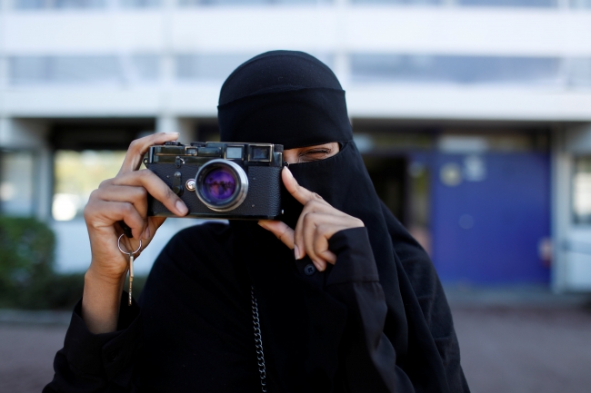 Danimarka'da burka ve peçe yasağı protestoları başlıyor