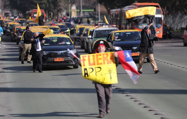 İspanya'daki Uber protestosu ulaşımı felç etti