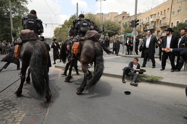 Fanatik Yahudilerden Kudüs'te zorunlu askerlik protestosu