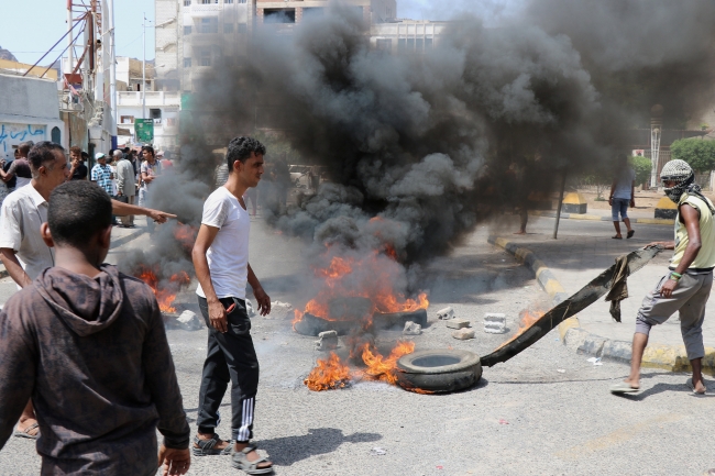 Yemen'de hayat pahalılığı protestoları trafiği felç etti