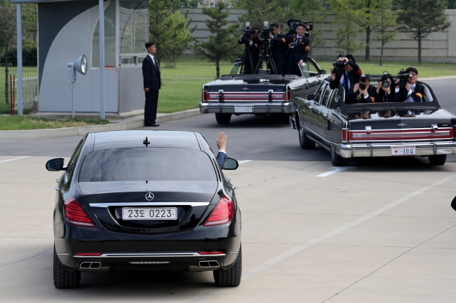 Güney Kore ve Kuzey Kore liderleri Pyongyang'da buluştu