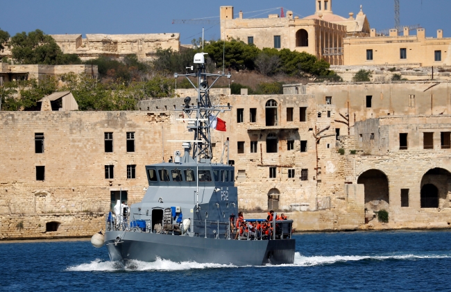 Kurtarma gemisi Aquarius'taki 58 göçmen Malta'ya indi