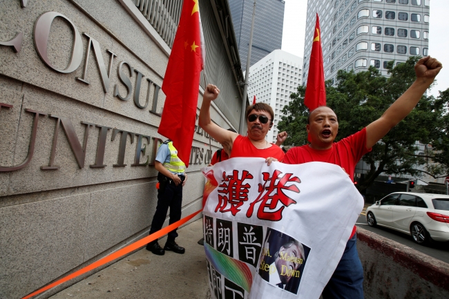 ABD'nin Çin'e açtığı ticaret savaşı Hong Kong'da protesto edildi