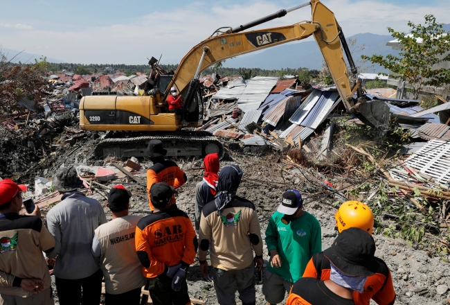 Endonezya'da deprem ve tsunaminin verdiği hasar 658 milyon dolara ulaştı