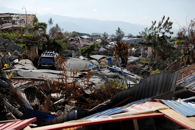 Endonezya'da deprem ve tsunaminin verdiği hasar 658 milyon dolara ulaştı