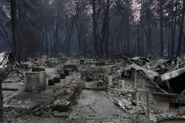 California'daki yangında ünlü yıldızlar da evlerini kaybetti