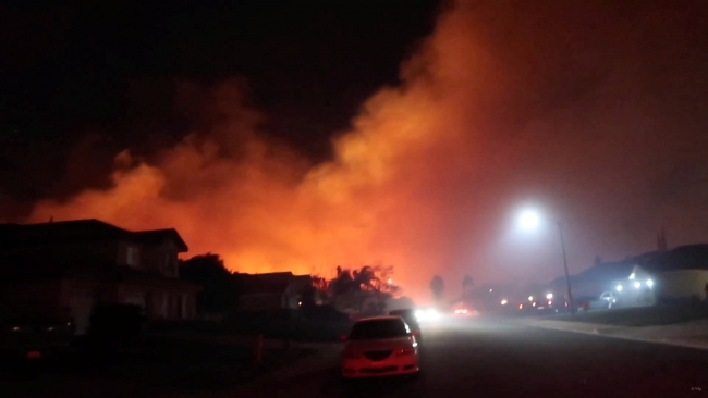 California'da dumanlar gökyüzünü kaplamaya devam ediyor