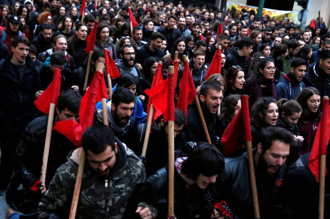 Avrupa'nın dört bir yanında protesto gösterileri düzenlendi