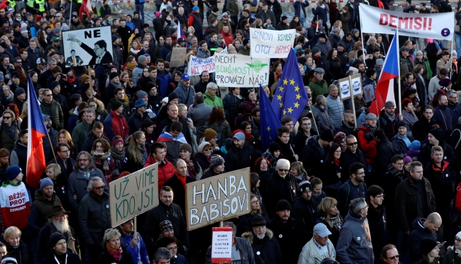 Avrupa'nın dört bir yanında protesto gösterileri düzenlendi