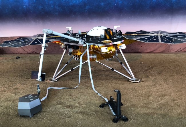 NASA yeni uzay aracı Insight'ı Kızıl Gezegen'e indiriyor