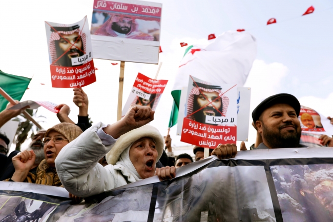 Tunus'ta Muhammed bin Selman'a testereli protesto