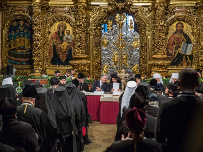 Ukrayna'da birleşik bağımsız kilise kuruldu