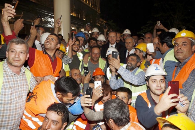 Cumhurbaşkanı Erdoğan, Külliye'deki inşaat çalışmalarını inceledi