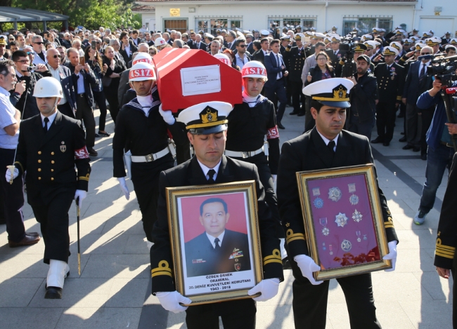 Emekli Oramiral Özden Örnek son yolculuğuna uğurlandı