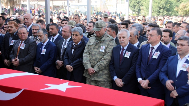 Afrin şehidini son yolculuğuna binlerce kişi uğurladı