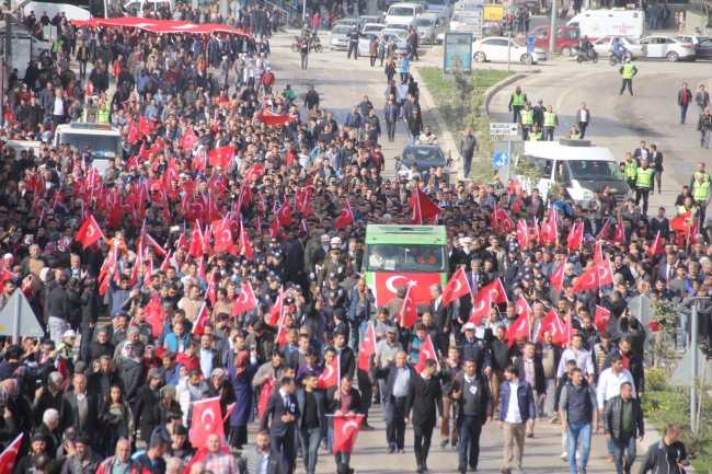 Afrin şehidini son yolculuğuna binlerce kişi uğurladı