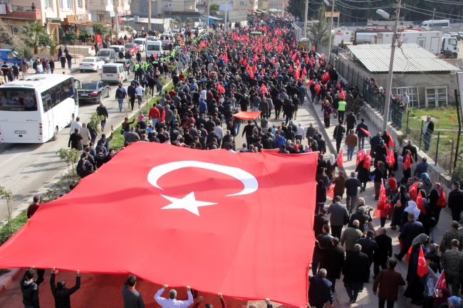 Afrin şehidini son yolculuğuna binlerce kişi uğurladı